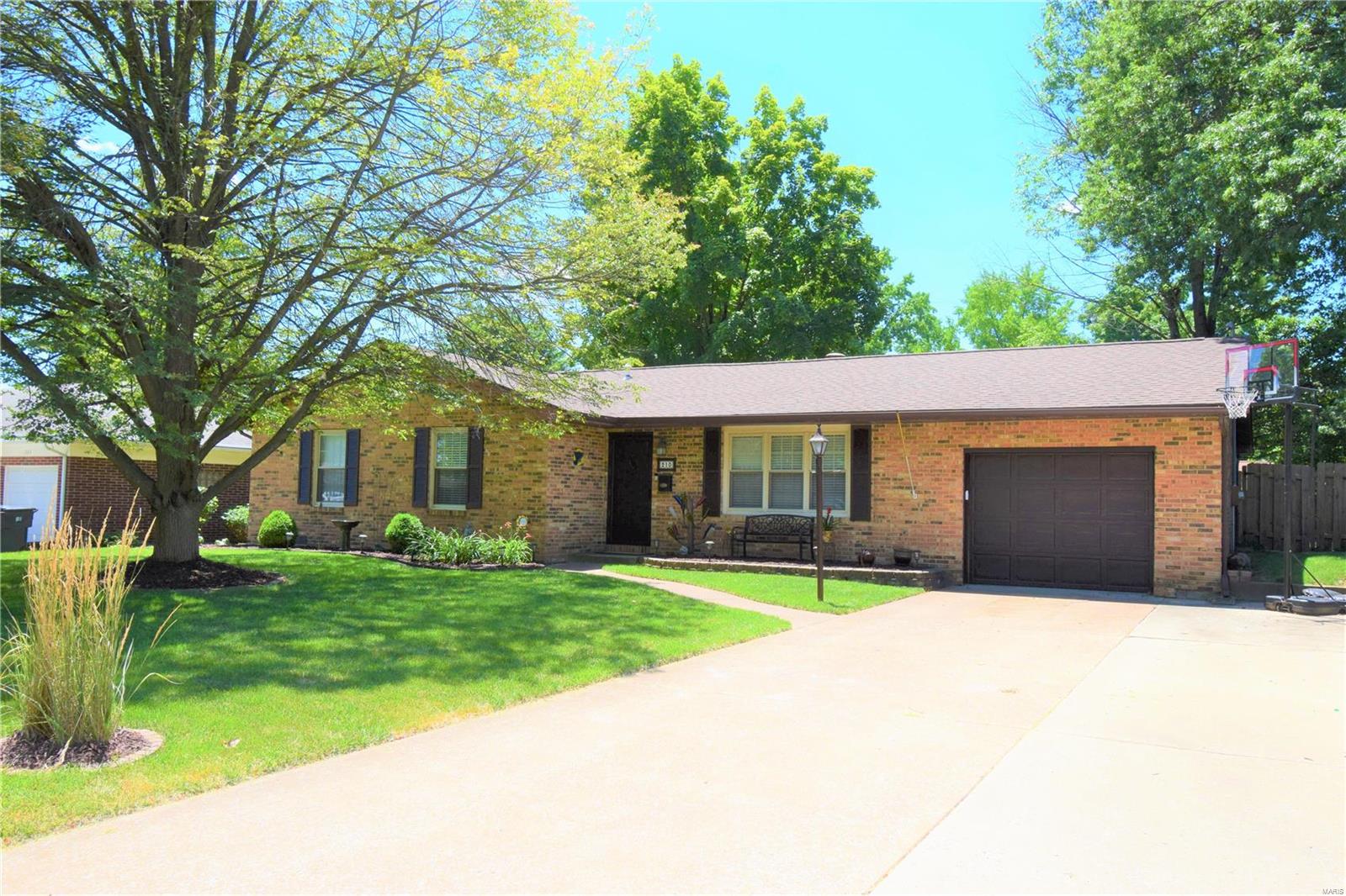 210 Blue Ridge Drive Belleville, IL 62223 - Photo 3 of 40 Gallery Image 3
