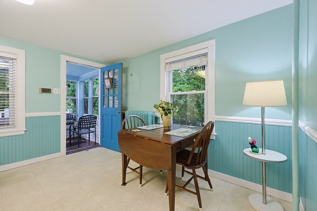 602 Elm Street Walpole, MA 02081 - Photo 5 of 38