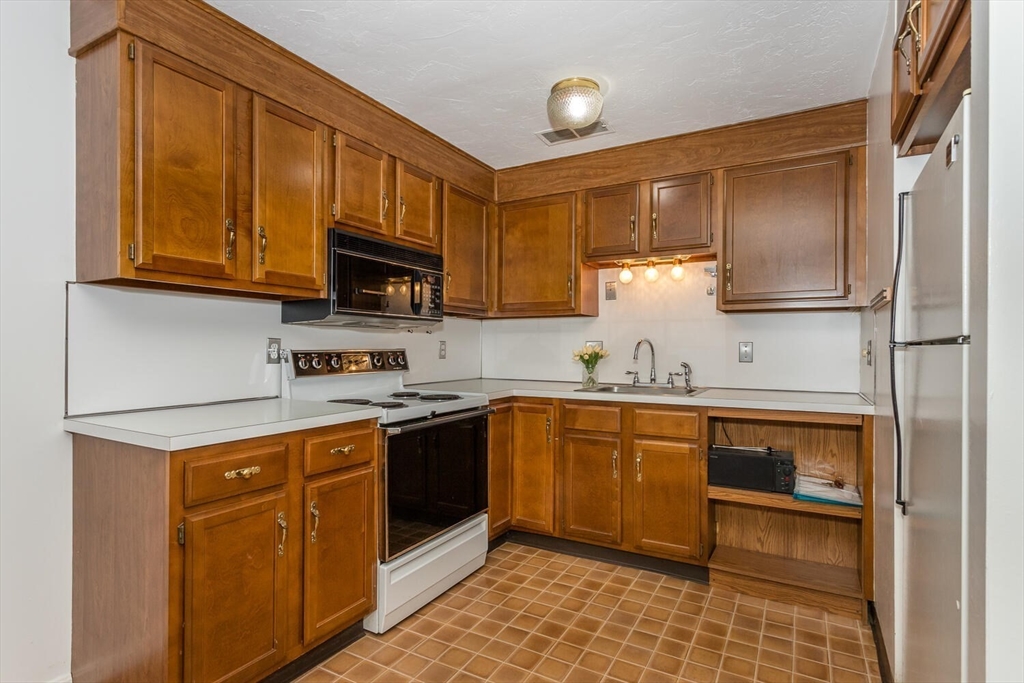 90 Neponset Street, Unit 902 Canton, MA 02021 - Photo 2 of 8