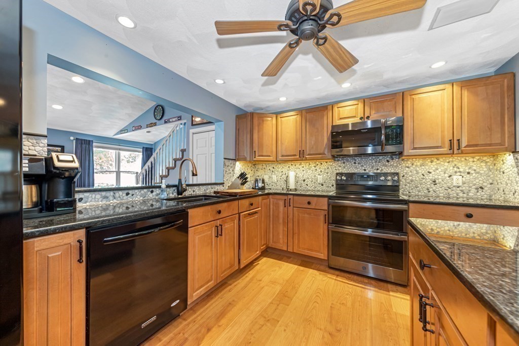 10 Massachusetts Avenue Danvers, MA 01923 - Photo 3 of 36