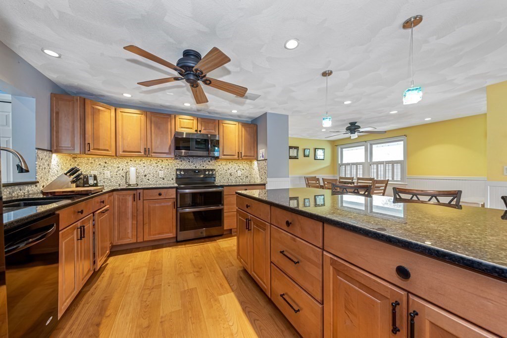 10 Massachusetts Avenue Danvers, MA 01923 - Photo 4 of 36