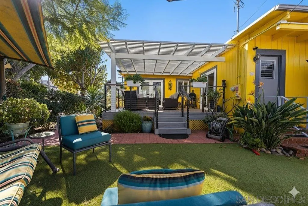 2038 South Freeman Street Oceanside, CA 92054 - Photo 3 of 23 Digitally Altered. Original Image (https://cdnparap00.paragonrels.com/ParagonImages/Property/p0/SDMLS/2600208/38/533/400/ba29644b9f778958034e815e34bc32d4/3/bd8b5144c1239d1d4f4c388561a72d0d/2600208-d85c73f9-63c4-4b1e-b5b9-135772418fdb.JPG)