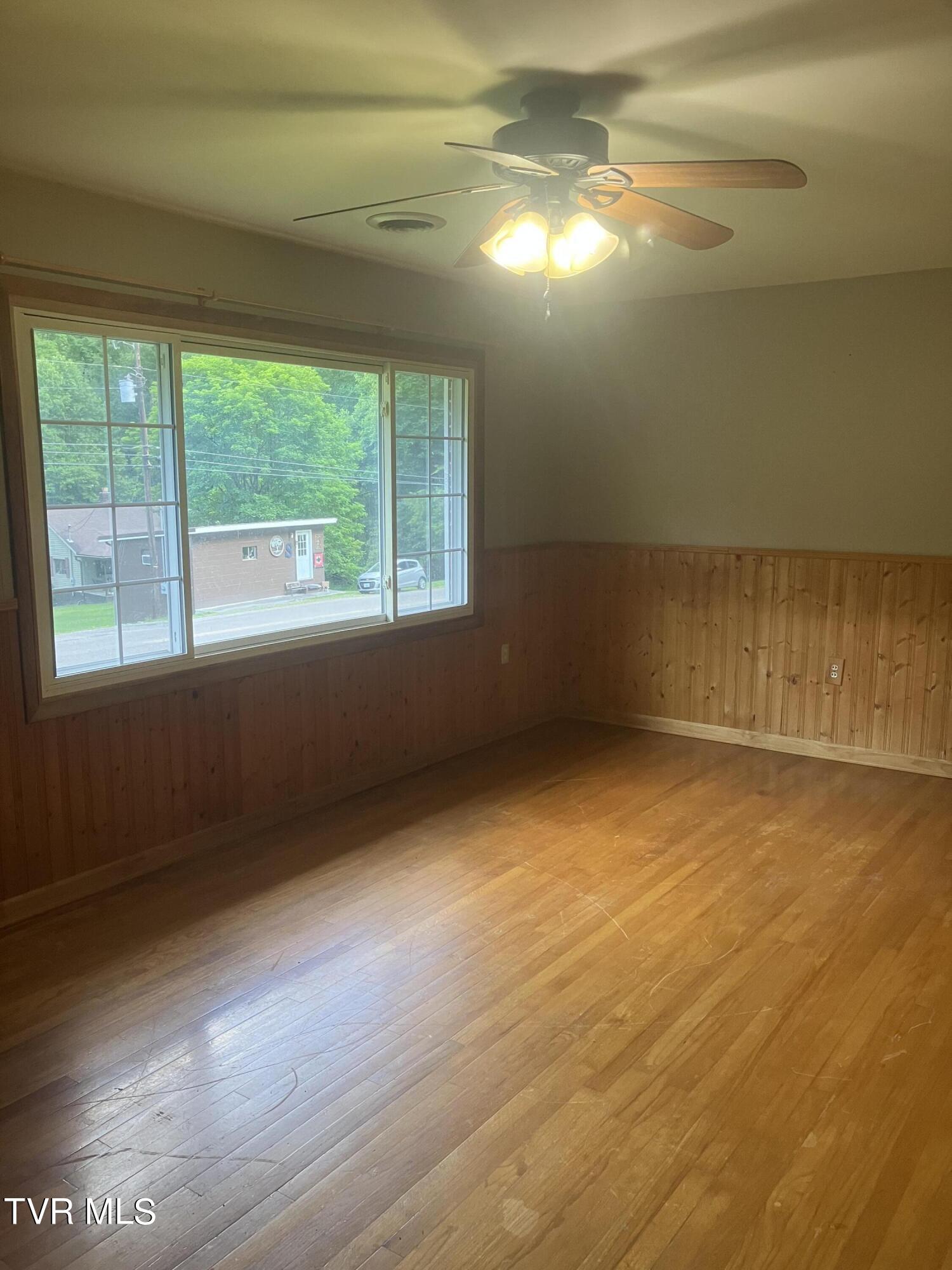 7247 Birchfield Road Wise, VA 24293 - Photo 5 of 51 LIVING ROOM