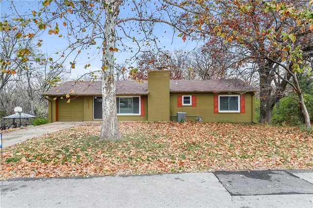 $1,825 | 5833 North Lenox Avenue, Kansas City, MO 64151