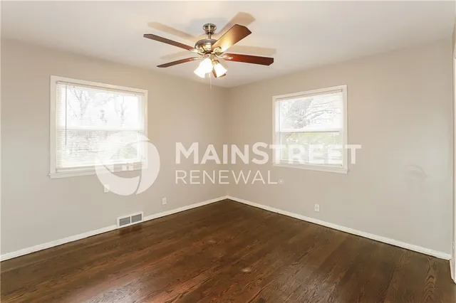 $1,825 | 5833 North Lenox Avenue, Kansas City, MO 64151