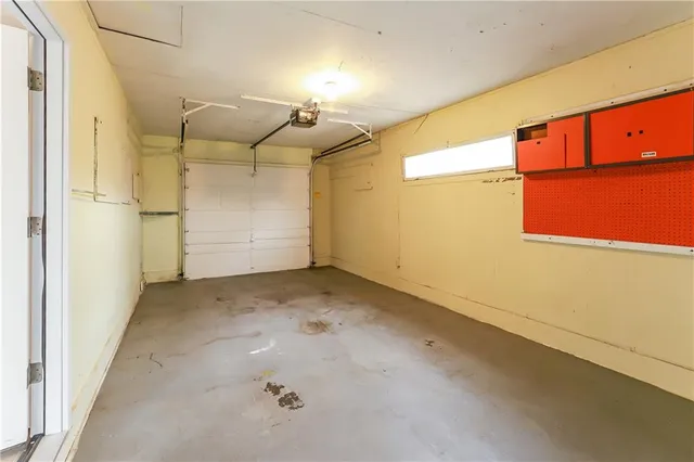 $1,825 | 5833 North Lenox Avenue, Kansas City, MO 64151