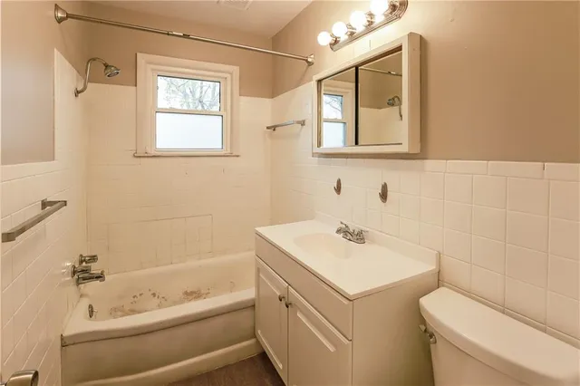 $1,825 | 5833 North Lenox Avenue, Kansas City, MO 64151