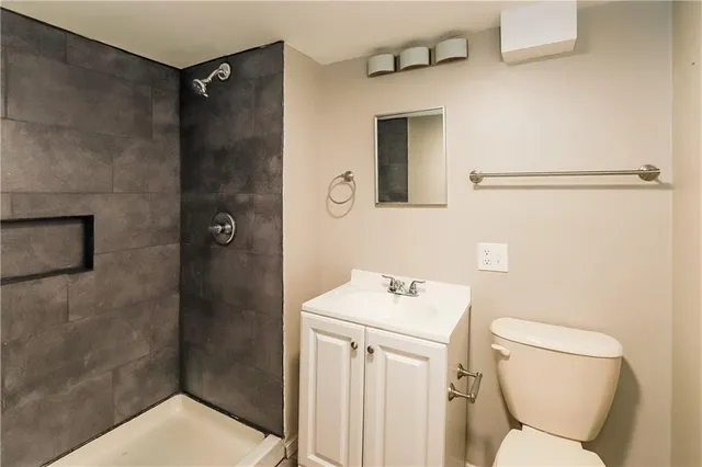 $1,825 | 5833 North Lenox Avenue, Kansas City, MO 64151