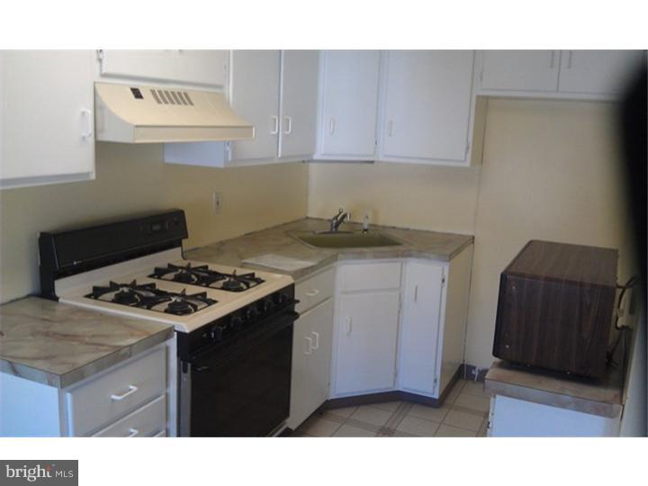 1035 South Lynbrook Road Darby, PA 19023 - Photo 6 of 12 Kitchen