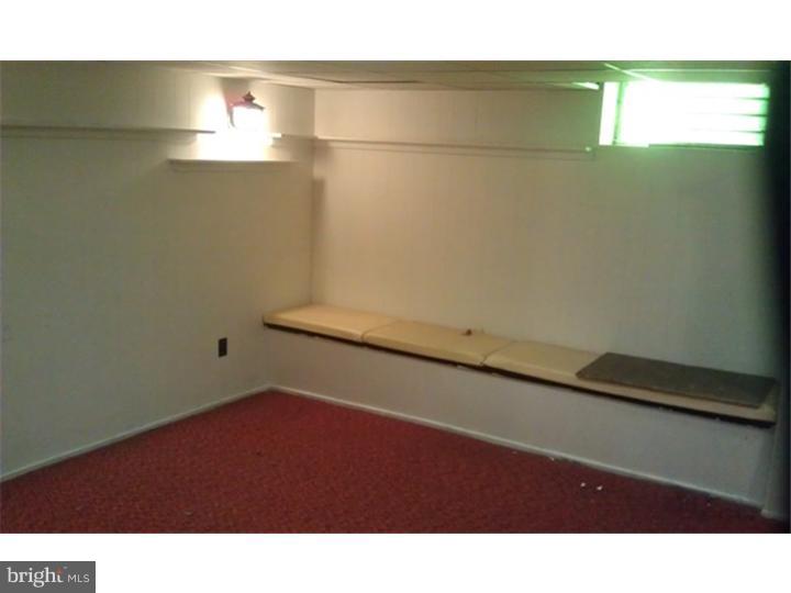 1035 South Lynbrook Road Darby, PA 19023 - Photo 10 of 12 Family Room