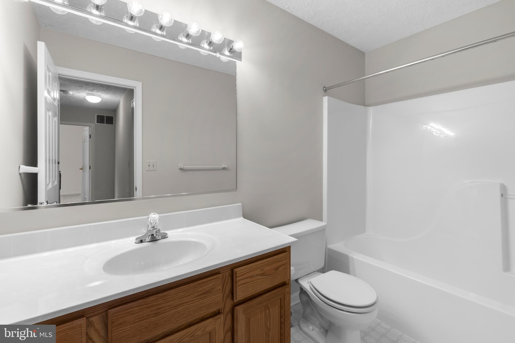 107 Bragg Boulevard Odenton, MD 21113 - Photo 25 of 39 Full hall bathroom on upper level