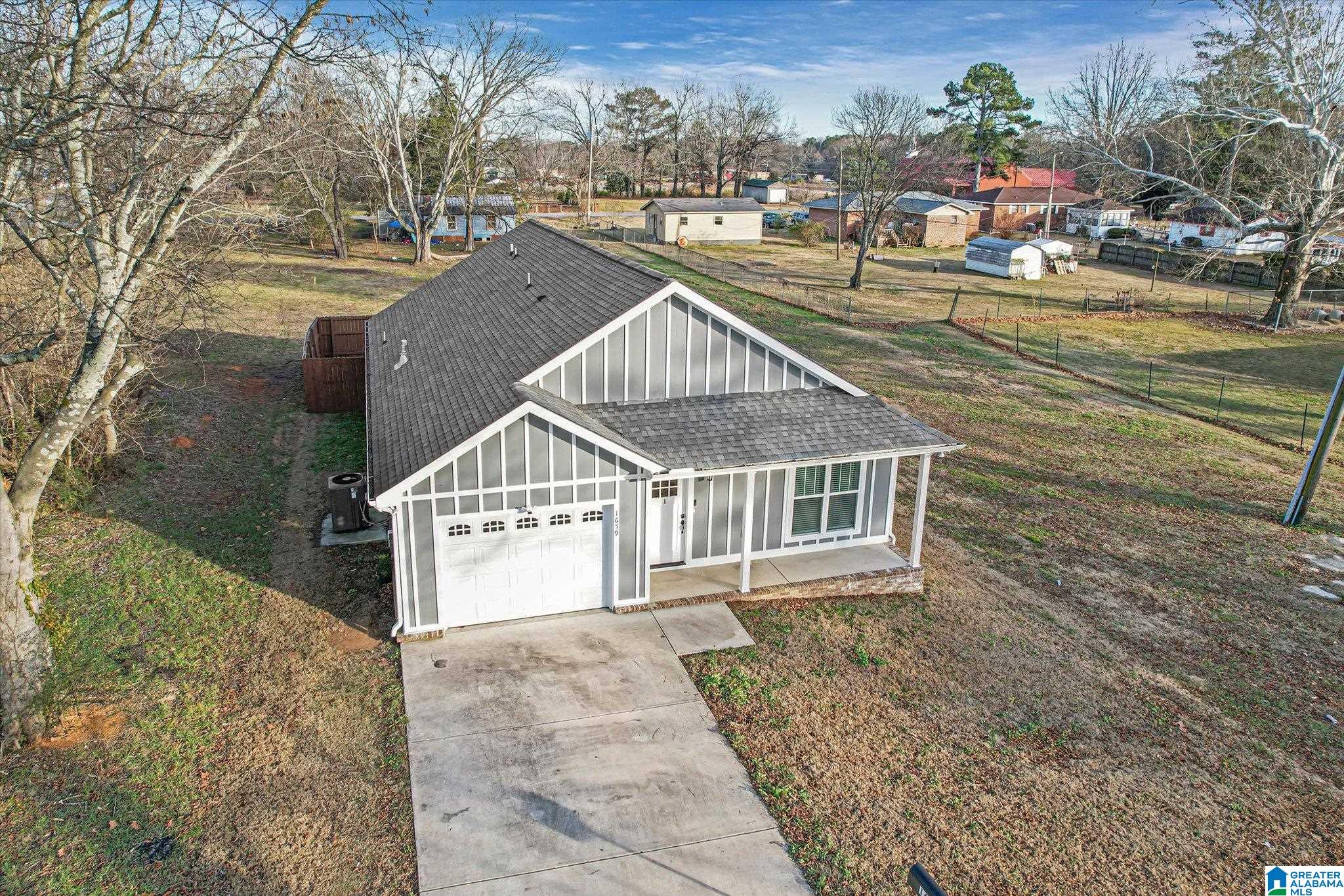 1659 Rodgers Drive Athens, AL 35611 - Photo 2 of 36