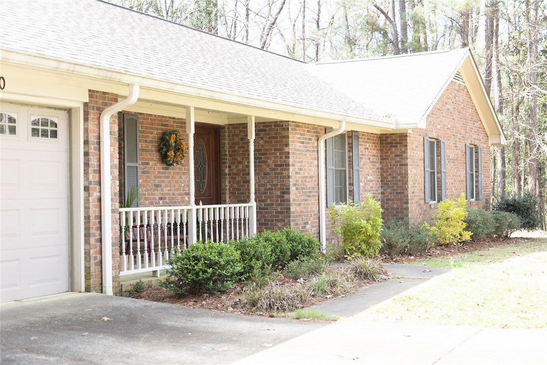 110 Rebel Road Valley, AL 36854 - Photo 2 of 44 Gallery Image 2