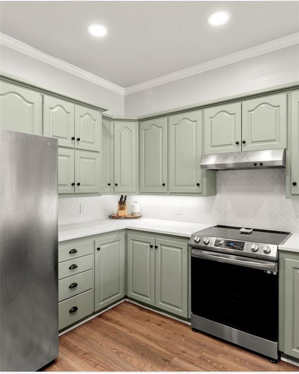 3006 Master Dr Mount Mount Pleasant, TX 75455 - Photo 14 of 34 a kitchen with a stove and a sink