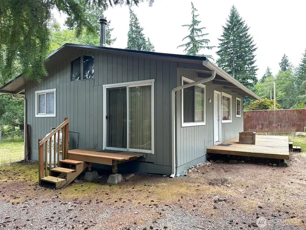 $1,295 | 480 East Timberlake Drive, Shelton, WA 98584