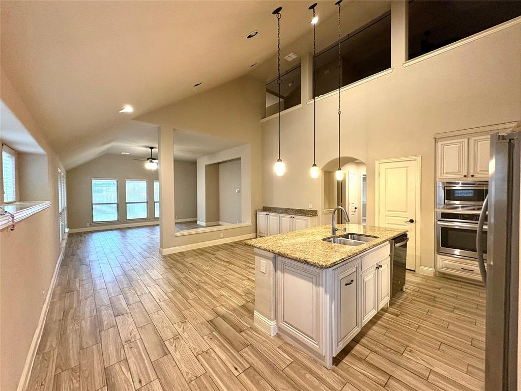 550 Lily Street Crowley, TX 76036 - Photo 10 of 18