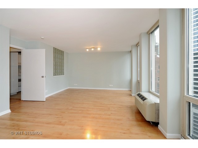 111 East Chestnut Street, Unit 20E Chicago, IL 60611 - Photo 2 of 10