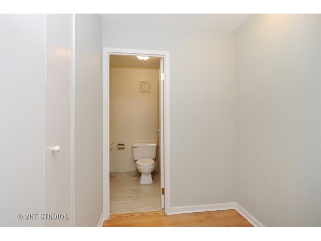 111 East Chestnut Street, Unit 20E Chicago, IL 60611 - Photo 7 of 10