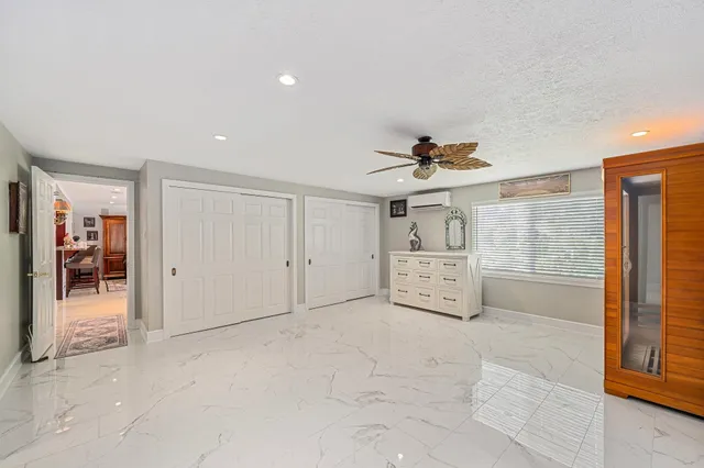 a view of a livingroom with entryway