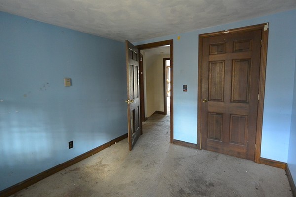 5 Spring Road Middleton, MA 01949 - Photo 12 of 16 an empty room with closet