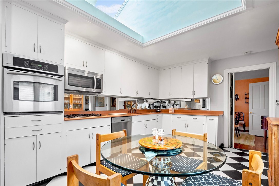 18 Ledge Road Newport, RI 02840 - Photo 14 of 32