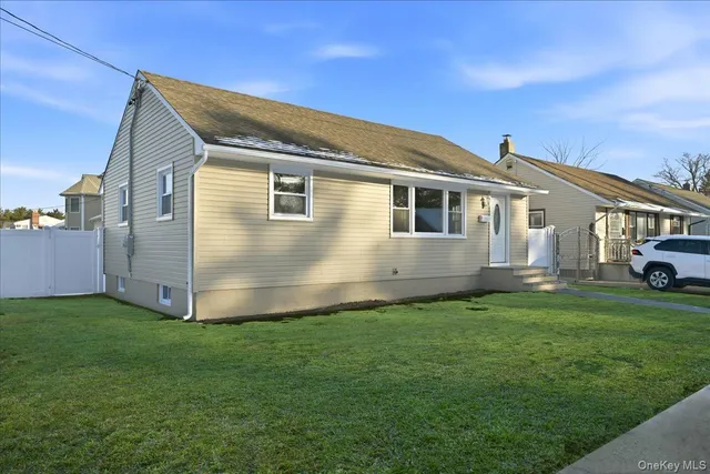 $849,000 | 70 Nevada Street, Hicksville, NY 11801