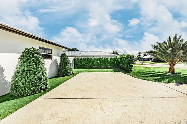 a view of yellow house with a yard