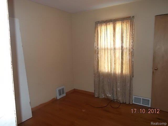 6884 Rutherford Street Detroit, MI 48228 - Photo 3 of 14 DSCN0298.JPG