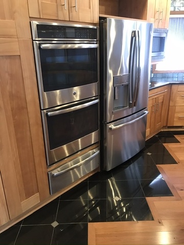 18N313 Sawyer Road Dundee, IL 60102 - Photo 5 of 24 a close view of stove and microwave