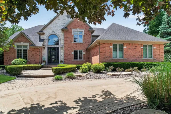 $799,800 | 53987 Trent River Drive, Utica, MI 48315