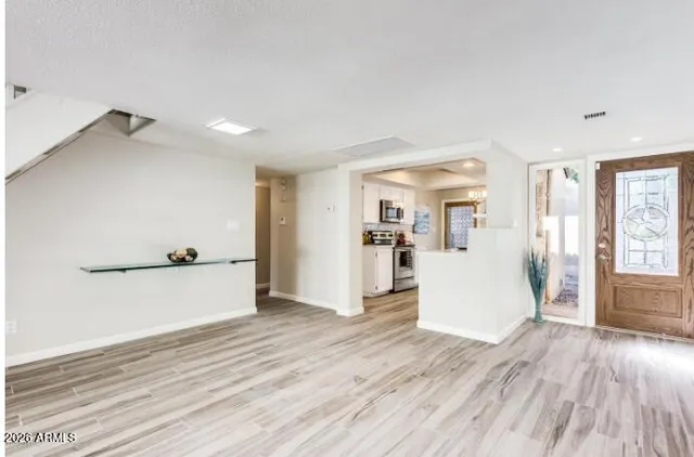 $2,500 | 2 East Loma Lane, Phoenix, AZ 85020