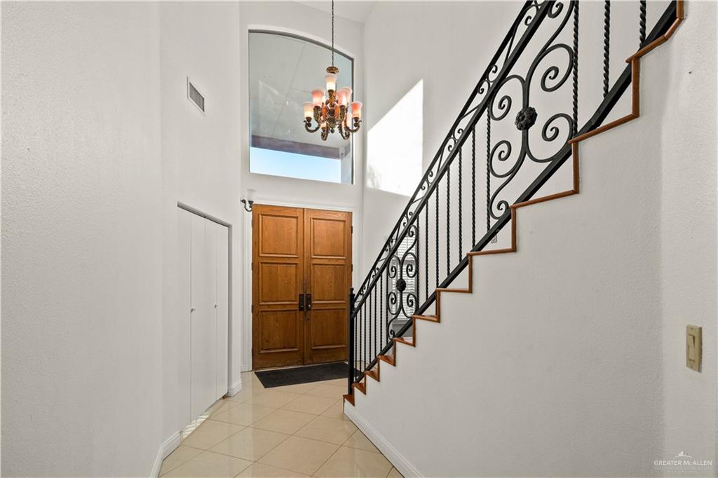 912 North Bentsen Road McAllen, TX 78501 - Photo 8 of 45 a view of entryway