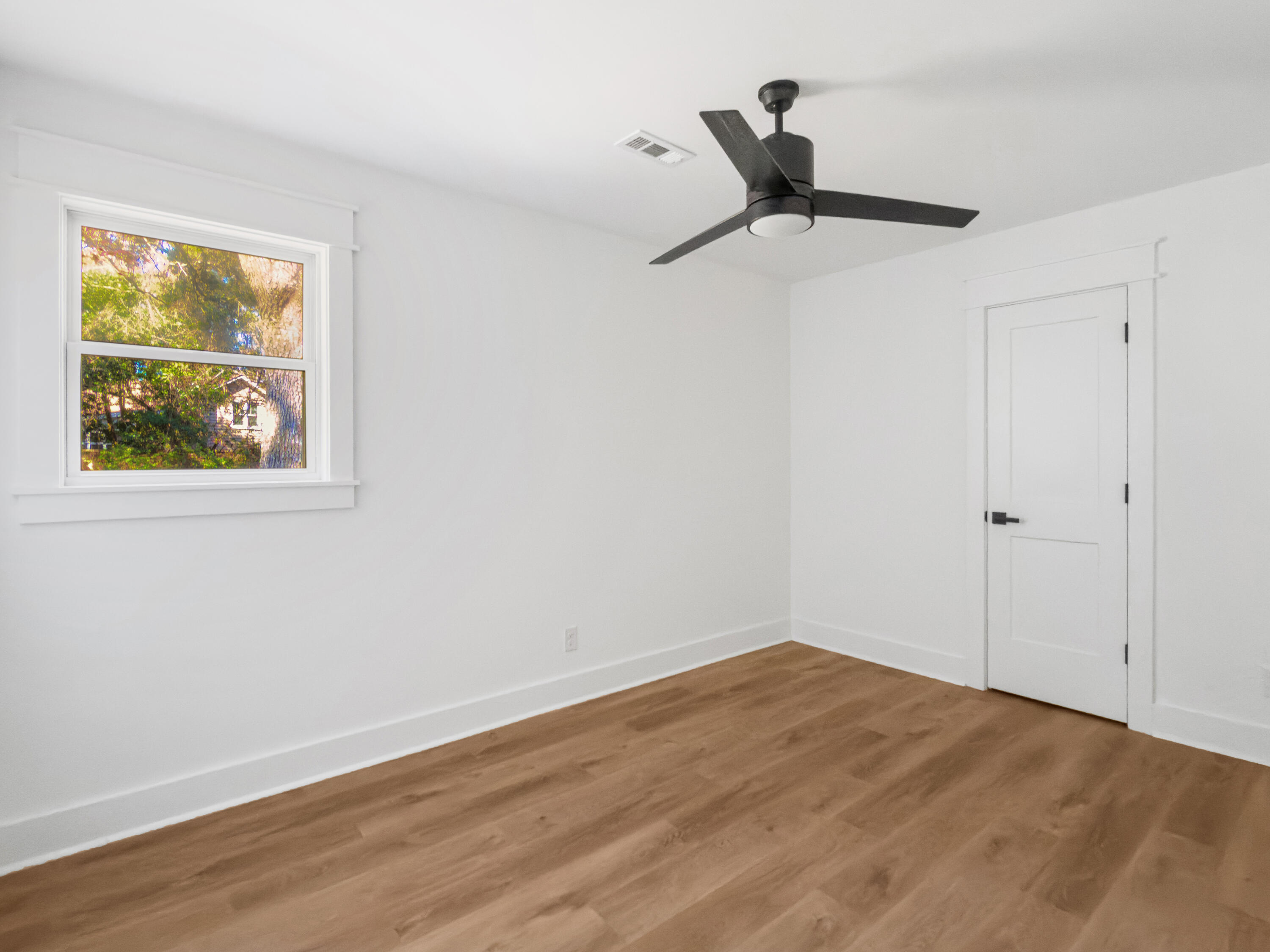 1273 Mathis Ferry Road Mount Pleasant, SC 29464 - Photo 26 of 41 Photo Dec 11 2025, 12 20 19 PM