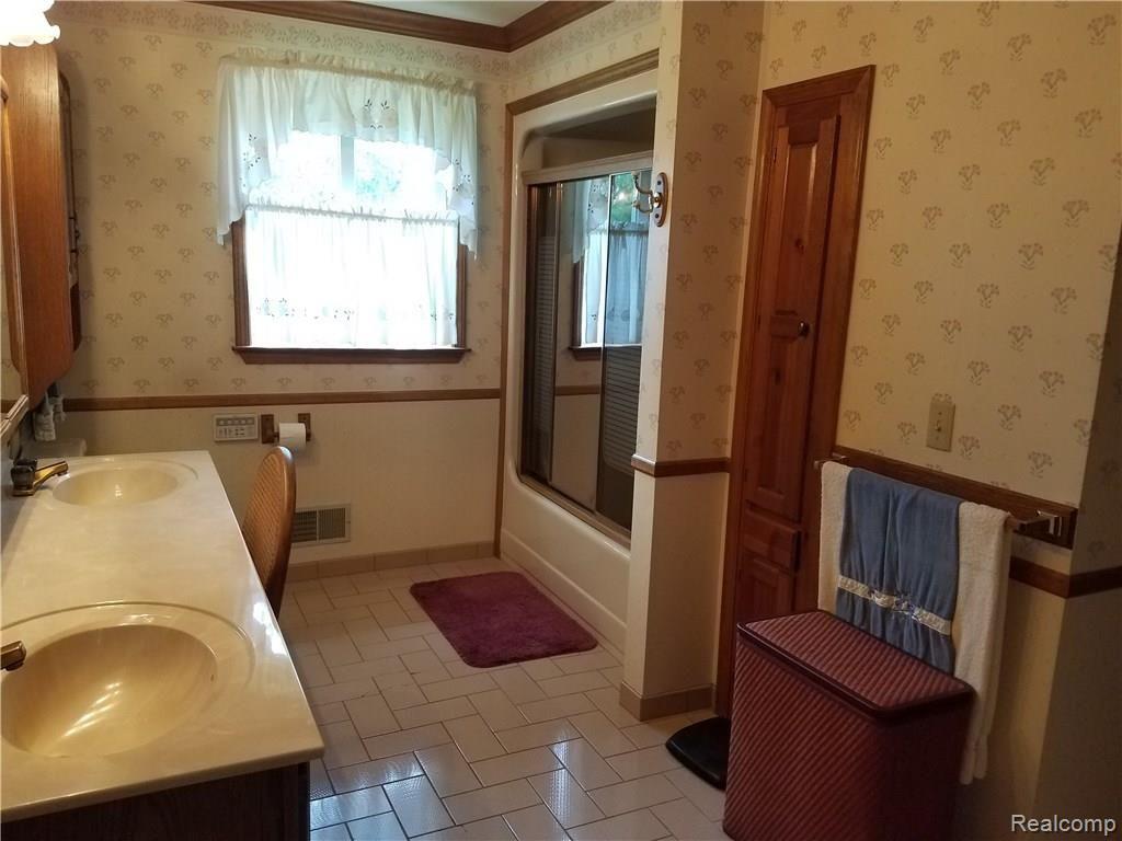 3581 South Lake George Road Dryden, MI 48428 - Photo 18 of 51 025.jpg
