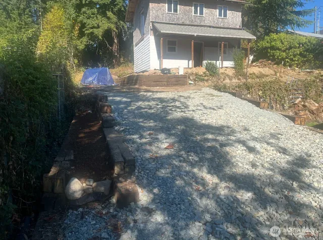 a view of a house with yard and tree s