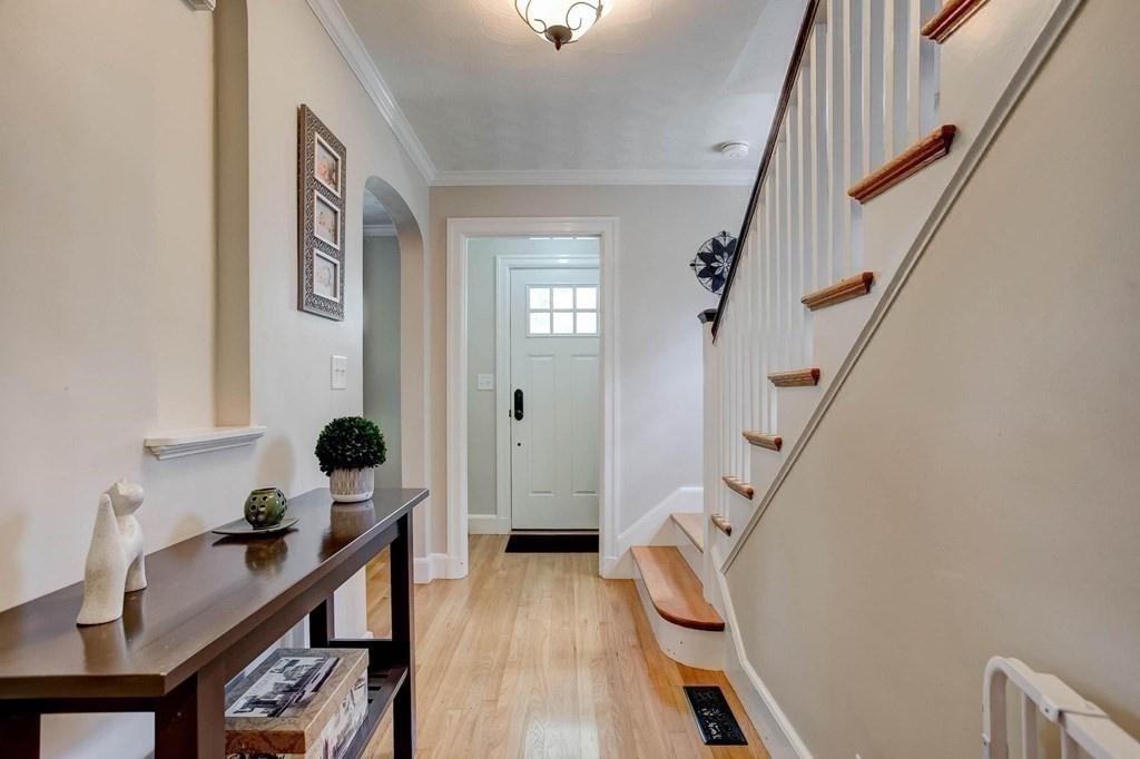 81 Bates Road Arlington, MA 02474 - Photo 4 of 41 Gallery Image 4
