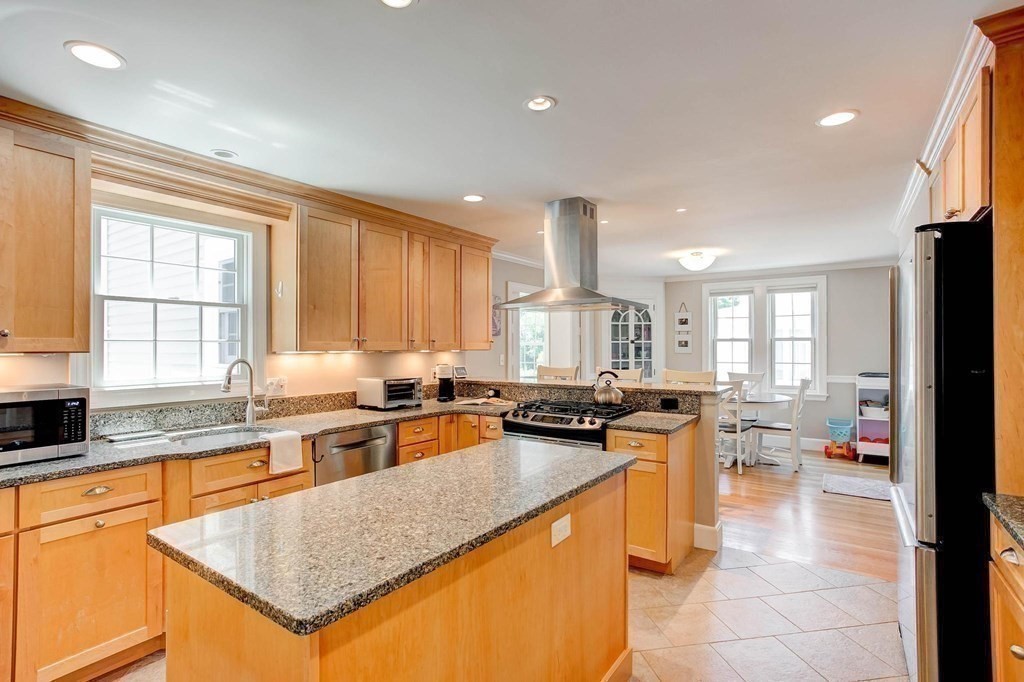 81 Bates Road Arlington, MA 02474 - Photo 8 of 41 Gallery Image 8