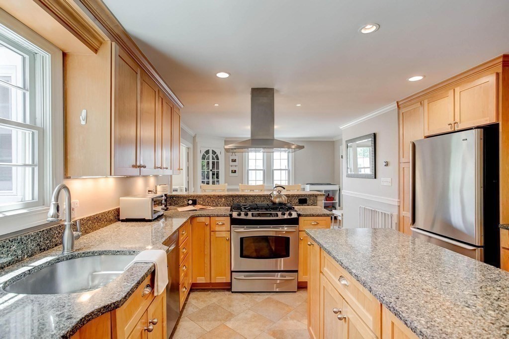 81 Bates Road Arlington, MA 02474 - Photo 10 of 41 Gallery Image 10