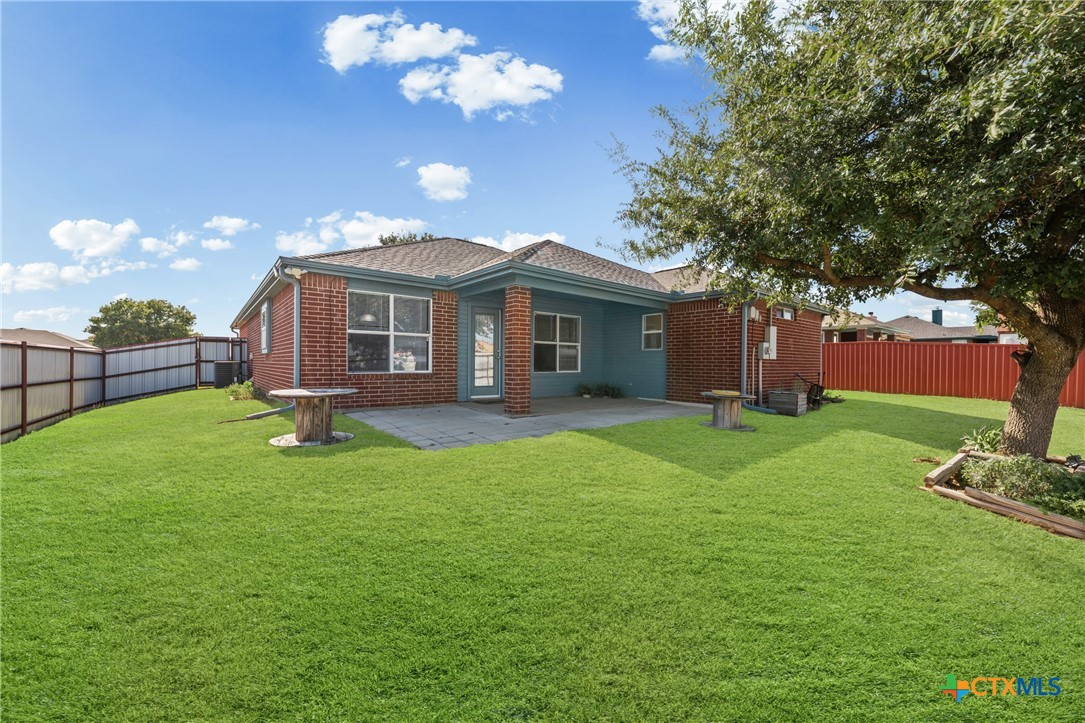 305 James Loop Killeen, TX 76542 - Photo 29 of 32 a front view of a house with garden