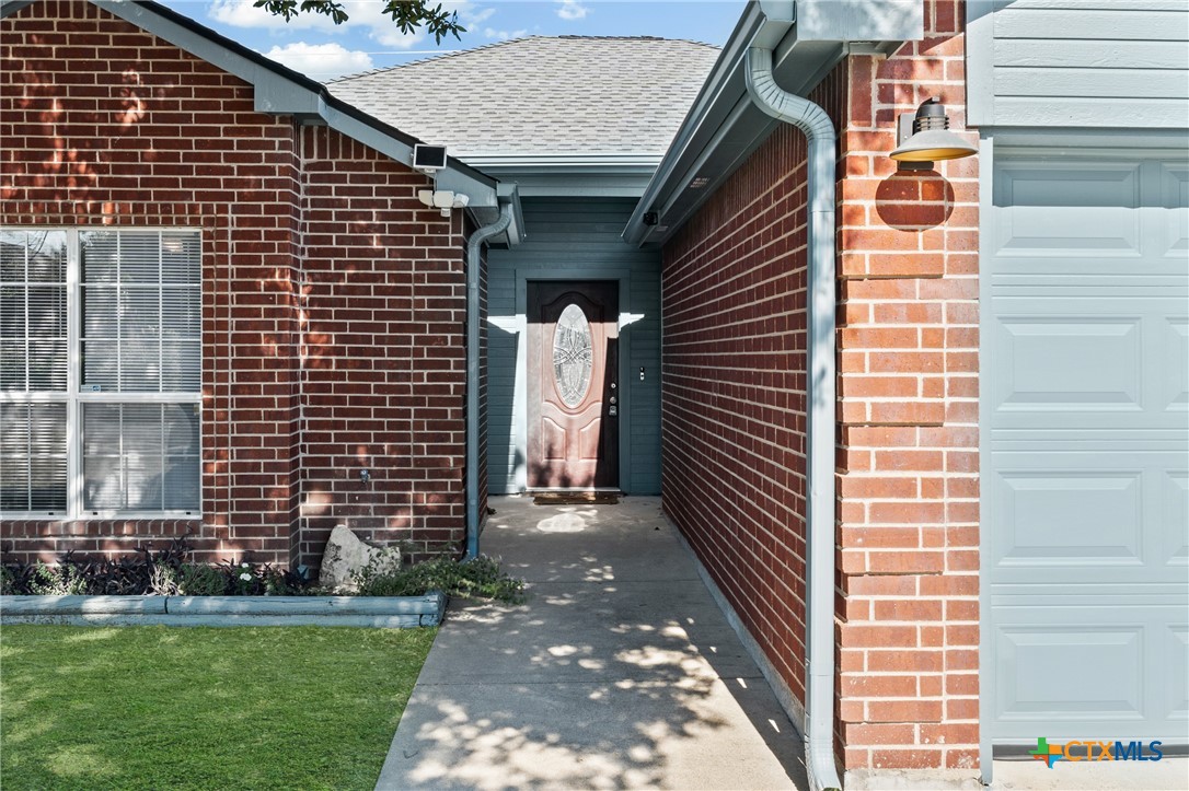 305 James Loop Killeen, TX 76542 - Photo 4 of 32 a front view of a house with a garden