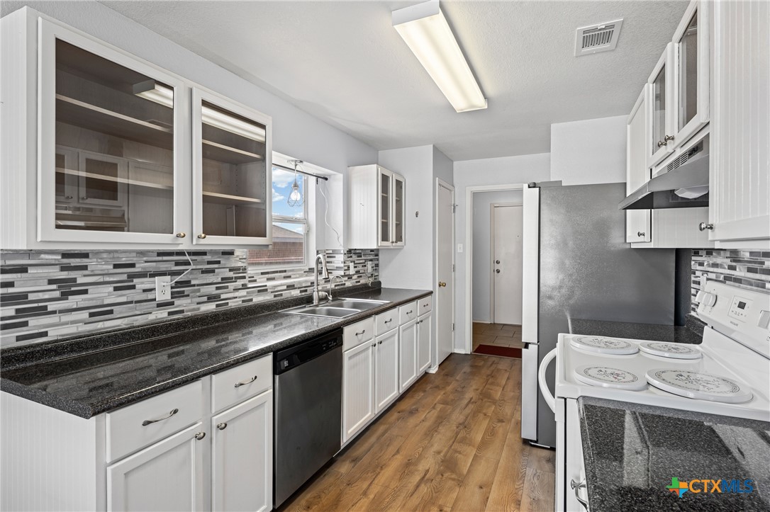 305 James Loop Killeen, TX 76542 - Photo 9 of 32 a kitchen with a stove and a sink