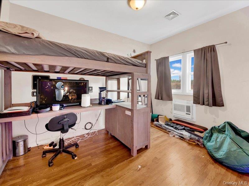 2576 Harding Avenue Bronx, NY 10465 - Photo 17 of 26 a view of entryway wih livingroom and furniture