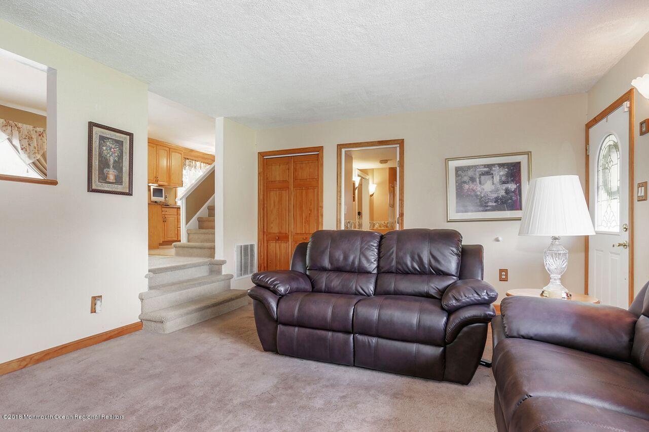 5 Carriage Road Hazlet, NJ 07730 - Photo 12 of 29 Carriagelivingroom1