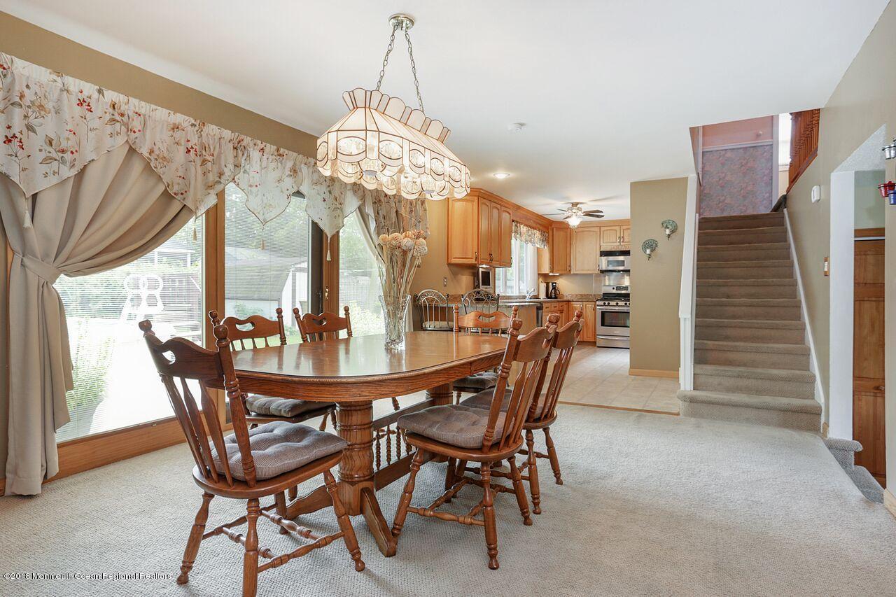 5 Carriage Road Hazlet, NJ 07730 - Photo 6 of 29 Carriagediningkitchen