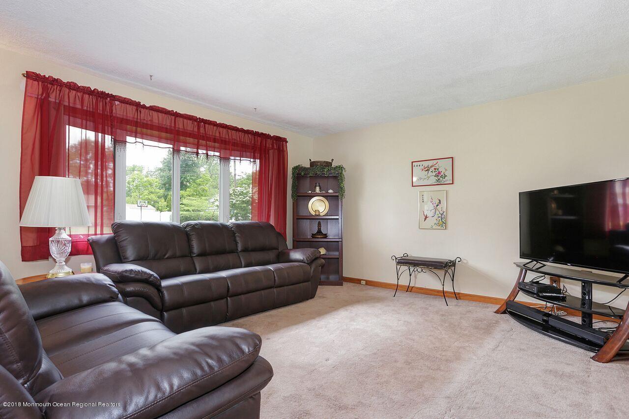 5 Carriage Road Hazlet, NJ 07730 - Photo 10 of 29 Carriagelivingroom