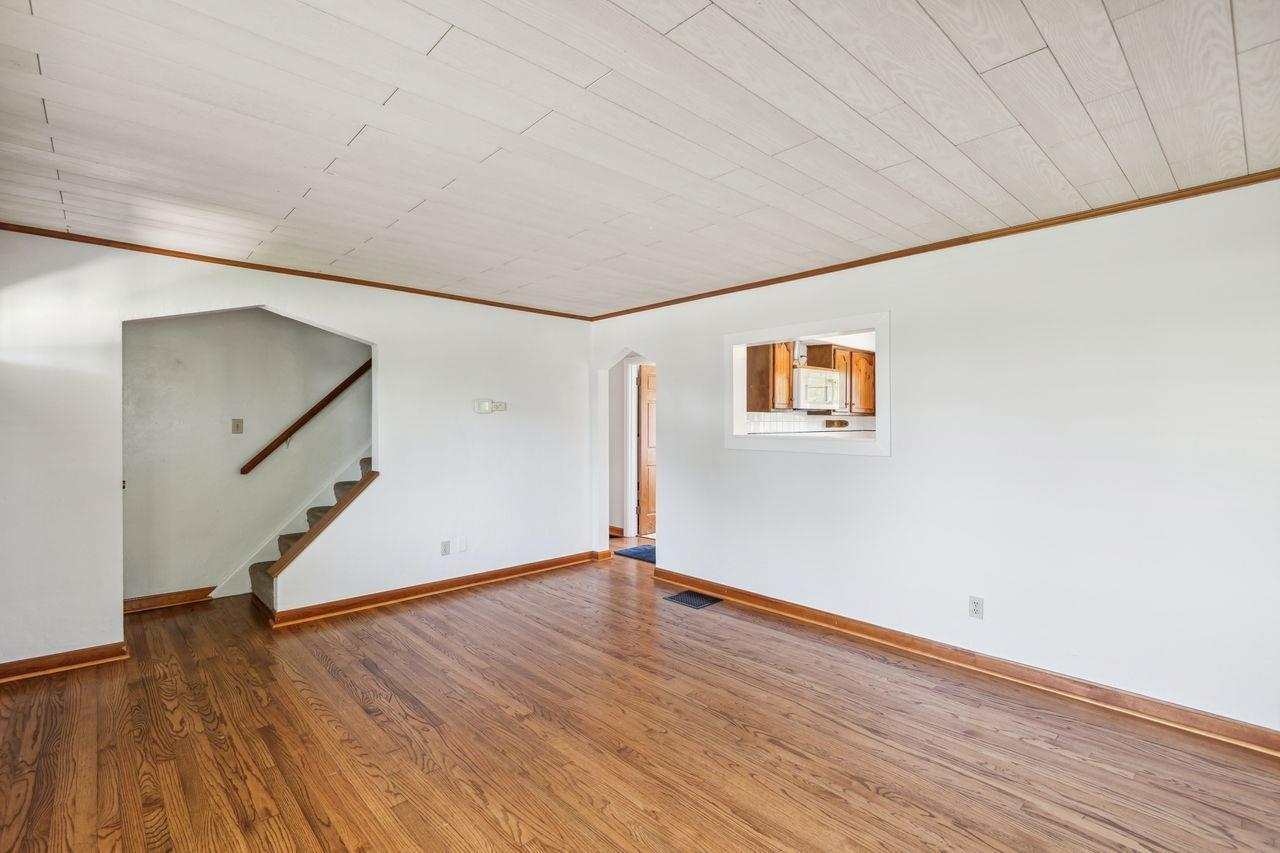 6121 Springdale Road Cincinnati, OH 45247 - Photo 6 of 36