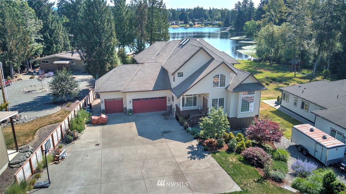 17228 Southeast Petrovitsky Road Renton, WA 98058 - Photo 3 of 40 Gallery Image 3