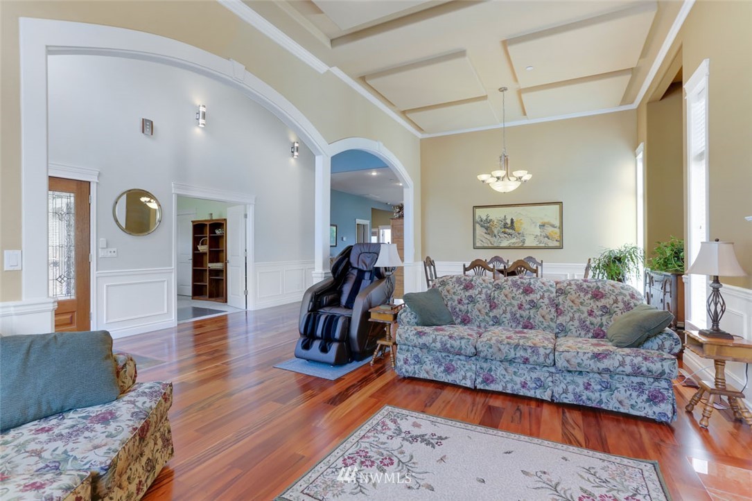 17228 Southeast Petrovitsky Road Renton, WA 98058 - Photo 6 of 40 Gallery Image 6