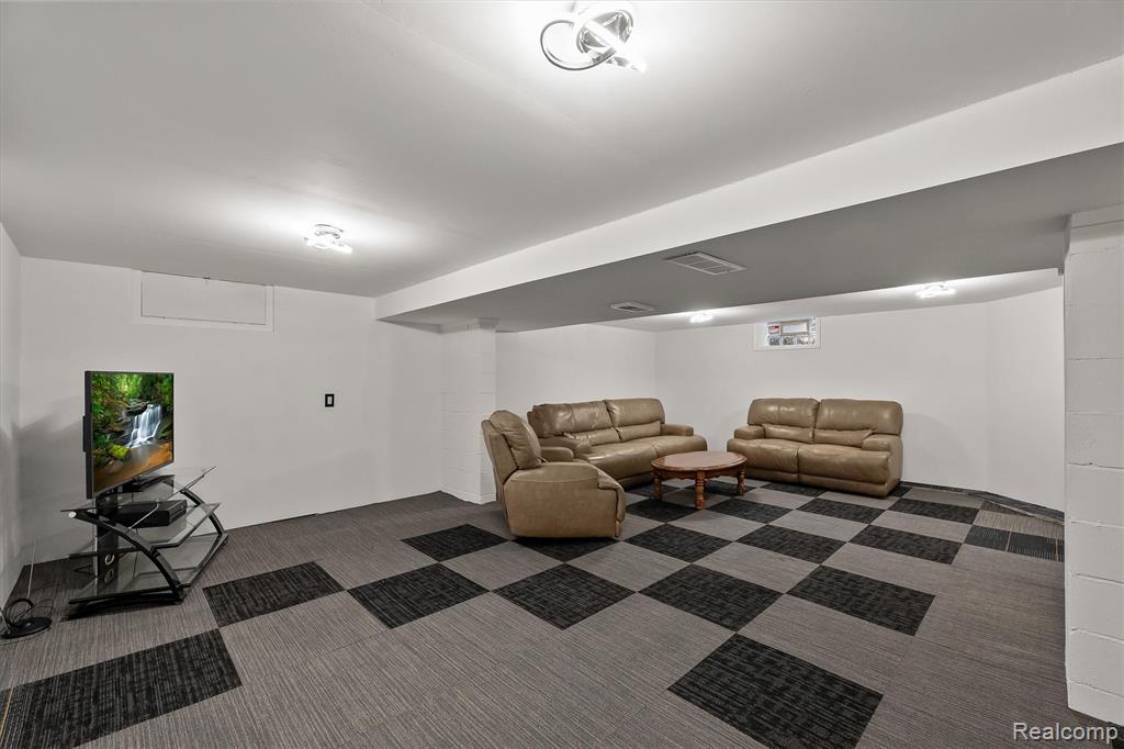 15500 Millar Road Clinton Township, MI 48036 - Photo 19 of 27