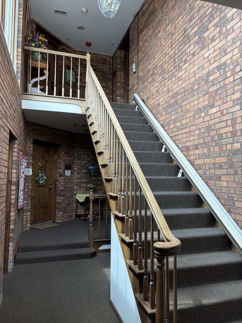 318 Dunham Place Commons, Unit 318 St. Charles, IL 60174 - Photo 16 of 20 a view of entryway